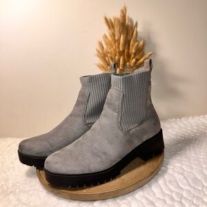 Ocean + Coast®
Menard Chelsea Boots. Grey Socks Stretch Women’s Size 8.5